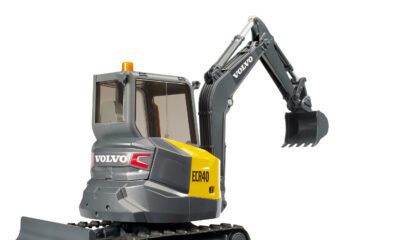 Bruder 02465 rypadlo Volvo detail