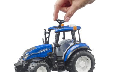 Bruder 02184 traktor New Holland T5.120 - hlavní pohled