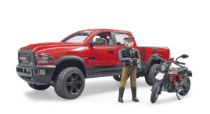 RAM 2500 s motorkou Ducati a řidičem Bruder 2502