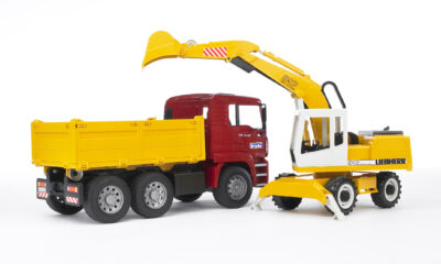 Sklápěčka MAN TGA s bagrem Liebherr - Bruder 2751