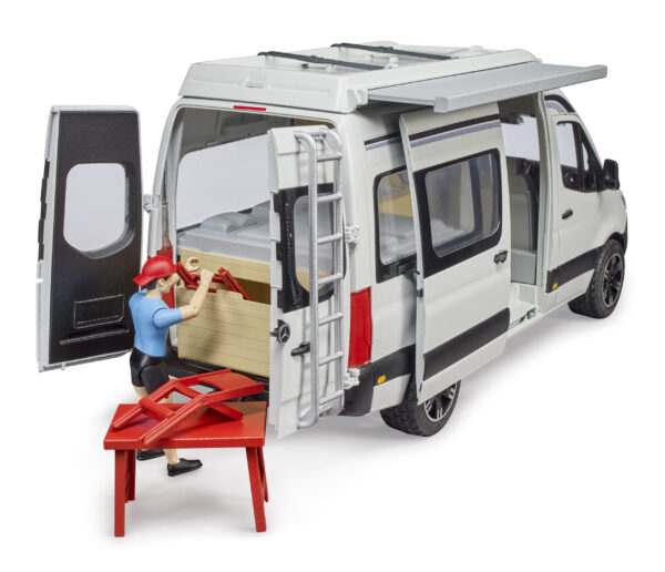 Kempingový MB Sprinter s řidičem a příslušenstvím - Bruder 02672 - Obrázek 6