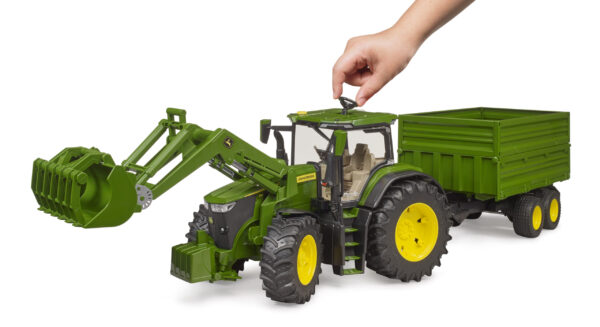 Traktor John Deere s přívěsem Bruder 3155