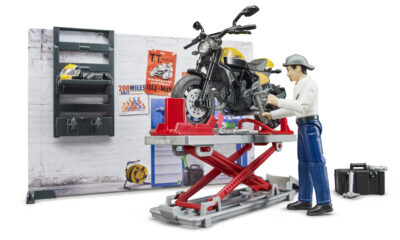bworld Motodílna s mechanikem a motorkou Ducati Scrambler - Bruder 62102