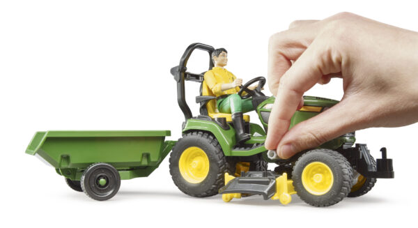 bworld Zahradní traktor John Deere s figurkou a příslušenstvím - Bruder 62104 - Obrázek 4