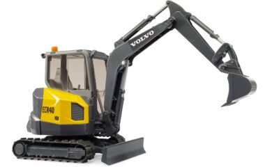 Bruder 02465 rypadlo Volvo