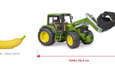 John Deere 6920 s předním nakladačem - Bruder 02052 — skutečná velikost 38,5 × 16,5 × 17,7 cm, porovnání s banánem