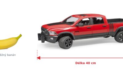 RAM 2500 - Bruder 02500 — skutečná velikost 40 × 17 × 15 cm, porovnání s banánem
