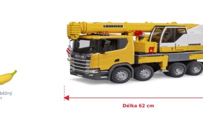 Nákladní auto Scania Super 560R s jeřábem Liebherr - Bruder 03571 — skutečná velikost 62 × 18,5 × 27 cm, porovnání s banánem