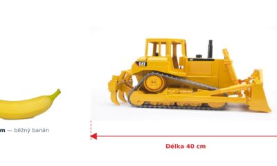 Buldozer CAT - Bruder 02422 — skutečná velikost 40 × 18 × 19,5 cm, porovnání s banánem