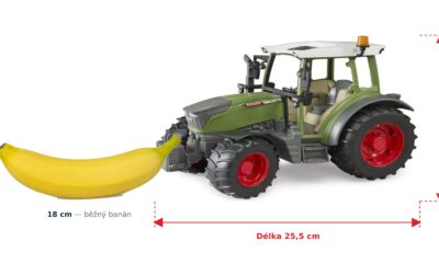 Fendt Vario 211 - Bruder 02180 — skutečná velikost 25,5 × 13 × 16 cm, porovnání s banánem