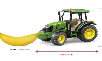 John Deere 5115 M - Bruder 02106 — skutečná velikost 26 × 12,7 × 16 cm, porovnání s banánem