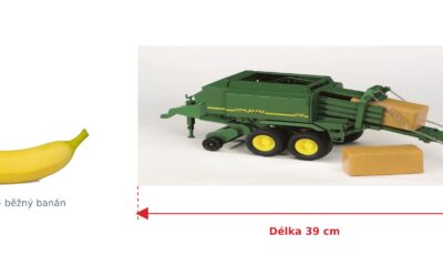 John Deere balíkovač - Bruder 02017 — skutečná velikost 39 × 14,5 × 16 cm, porovnání s banánem