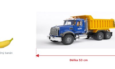 Sklápěč MACK Granite - Bruder 02815 — skutečná velikost 53 × 18,5 × 22,5 cm, porovnání s banánem