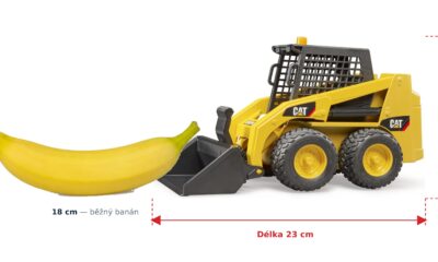 Malý kolový nakladač BOB CAT 277C - Bruder 02481 — skutečná velikost 23 × 10,5 × 13,7 cm, porovnání s banánem