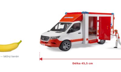 Sanitka MB Sprinter s houkačkou a řidičem - Bruder 02676 — skutečná velikost 45,5 × 17 × 22 cm, porovnání s banánem