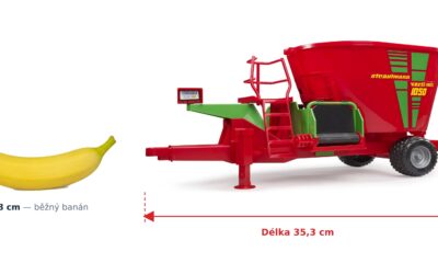 Míchačka na krmivo Strautmann - Bruder 02127 — skutečná velikost 35,3 × 14,1 × 17,6 cm, porovnání s banánem