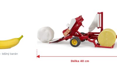 Obalovačka balíků se 2 balíky - Bruder 02122 — skutečná velikost 40 × 14,6 × 17,1 cm, porovnání s banánem