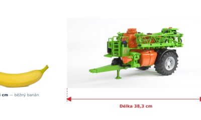 Postřikovač Amazone UX 5200 - Bruder 02207 — skutečná velikost 38,3 × 99,6 × 19,7 cm, porovnání s banánem