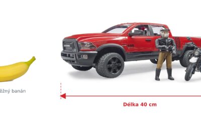 RAM 2500 s motorkou Ducati a řidičem - Bruder 02502 — skutečná velikost 40 × 17 × 15 cm, porovnání s banánem