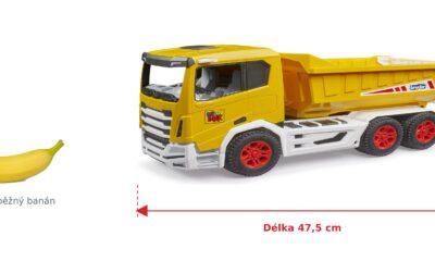 Sklápěč Roadmax - Bruder 03470 — skutečná velikost 47,5 × 18 × 20,5 cm, porovnání s banánem