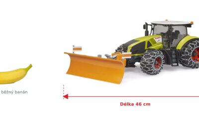 Traktor Claas Axion 950 se sněžnou radlicí a řetězy - Bruder 03018 — skutečná velikost 46 × 21 × 20,5 cm, porovnání s banánem