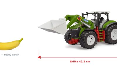 Traktor Roadmax s předním nakladačem - Bruder 03451 — skutečná velikost 42,2 × 17,8 × 20 cm, porovnání s banánem