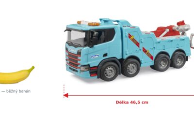 Vyprošťovací a odtahový vůz Scania Super 560R - Bruder 03553 — skutečná velikost 46,5 × 20,5 × 23 cm, porovnání s banánem