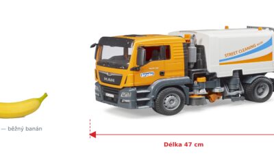 Zametací vozidlo MAN TGS - Bruder 03780 — skutečná velikost 47 × 19 × 23 cm, porovnání s banánem